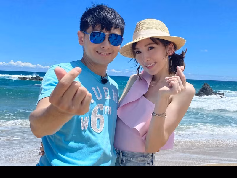 Tháng 10/2009, Lâm Chí Dĩnh công khai cuộc tình với Trần Nhược Nghi và tiết lộ ảnh con trai đầy tháng tên Tiểu Tiểu Chí (Kimi). Sau đó, cặp đôi đăng ký kết hôn vào tháng 2/2010 và tổ chức đám cưới vào tháng 7/2013.