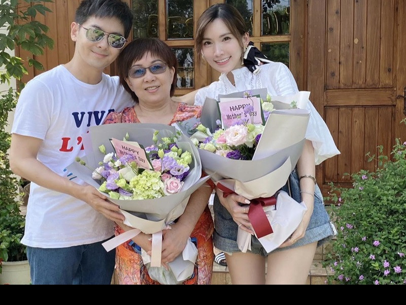 Dù không còn nổi tiếng nhưng Lâm Chí Dĩnh vẫn là đại gia trong showbiz với khối tài sản ước tính 160 triệu USD, chưa tính dàn siêu xe và bất động sản.