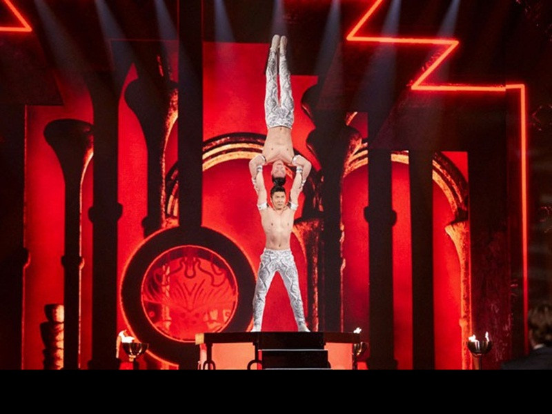 Sau khi xác lập kỷ lục Guiness thế giới, Quốc Cơ - Quốc Nghiệp cùng tham gia chương trình của Đức mang tên Showtime. Tại chương trình này, hai anh em nghệ sĩ xiếc thực hiện những màn chống đỡ, nâng đẩy đẹp mắt và giành vị trí á quân.