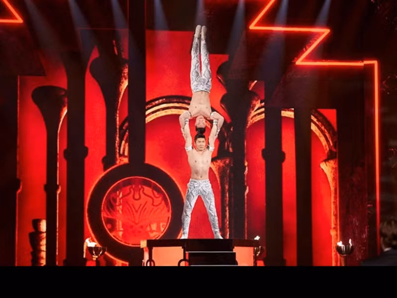 Sau khi xác lập kỷ lục Guiness thế giới, Quốc Cơ - Quốc Nghiệp cùng tham gia chương trình của Đức mang tên Showtime. Tại chương trình này, hai anh em nghệ sĩ xiếc thực hiện những màn chống đỡ, nâng đẩy đẹp mắt và giành vị trí á quân.