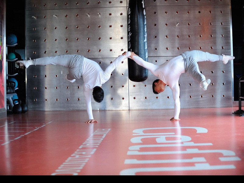 Quốc Cơ được phong tặng danh hiệu Nghệ sĩ Ưu tú (NSƯT) năm 28 tuổi. Trong khi đó, Quốc Nghiệp được trao danh hiệu NSƯT khi mới 27 tuổi. Cả hai từng trở thành Công dân trẻ tiêu biểu của TP. Hồ Chí Minh năm 2012.