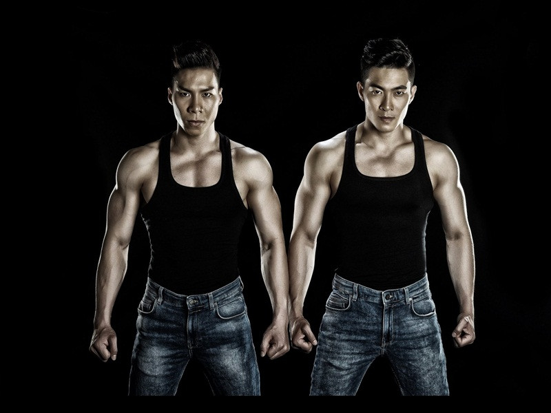 Trong quá trình biểu diễn, hai anh em nghệ sĩ từng gặp không ít tai nạn. Quốc Cơ từng tiết lộ, Quốc Nghiệp 3 lần suýt mất mạng do tai nạn nghề nghiệp khi thực hiện tiết mục chồng đầu vào năm 2009, 2011 và 2012.