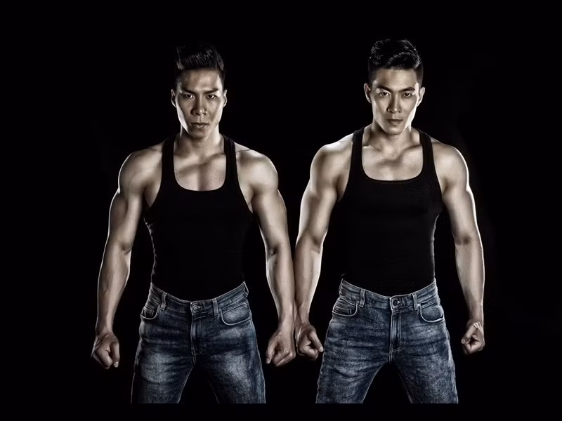 Trong quá trình biểu diễn, hai anh em nghệ sĩ từng gặp không ít tai nạn. Quốc Cơ từng tiết lộ, Quốc Nghiệp 3 lần suýt mất mạng do tai nạn nghề nghiệp khi thực hiện tiết mục chồng đầu vào năm 2009, 2011 và 2012.