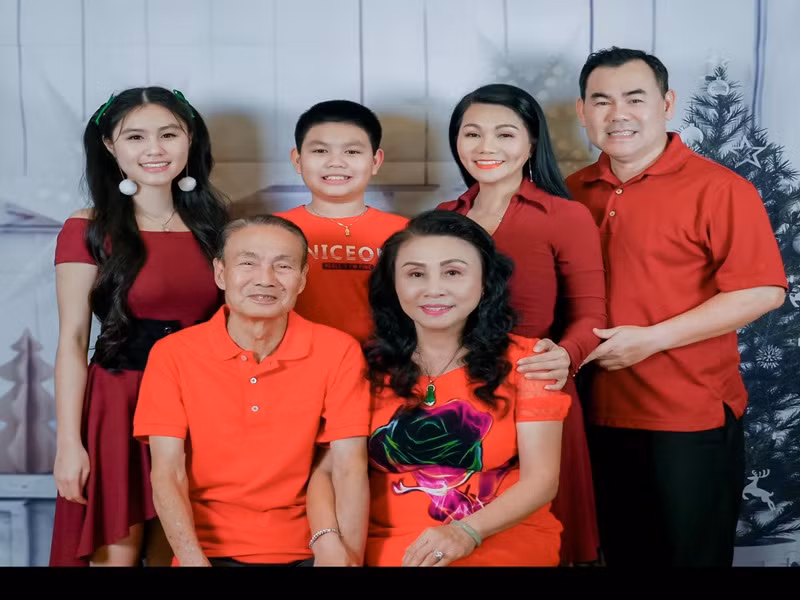 Vợ chồng Ngọc Huyền có 2 người con, một gái một trai là Hà Tiên và Hà Nam.