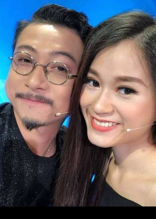 Lâm Vỹ Dạ từng khẳng định vợ chồng cô hiếm khi ghen khi thấy nửa kia tình tứ quá mức với bạn diễn. Trong khi đó, Hứa Minh Đạt tiết lộ từng bị bà xã giận khi vào vai đại gia giang hồ có cảnh quay móc họng bạn diễn nữ để lấy viên thuốc chứa chất kích thích. “Dạ trách tôi đóng cảnh quá ghê và đã giận suốt 1 tuần. Đó cũng là lần đầu vợ chồng tôi giận nhau lâu đến thế", anh kể.