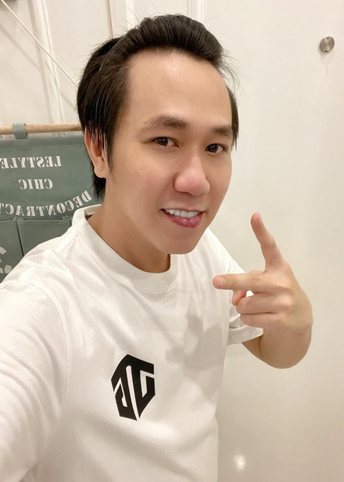 Không chỉ Hoa hậu Hải Dương chiến thắng COVID-19, nhiều sao Việt khác cũng phục hồi. Gần đây, Anh Đức cho biết, anh mắc COVID-19 vào đầu tháng 8. Sau 20 ngày tự điều trị ở nhà, Anh Đức khỏi bệnh. Nam diễn viên chia sẻ, anh ăn uống đầy đủ, tập hít thở sâu, vận động vừa sức mình, làm việc nhà, đọc sách, xem phim.