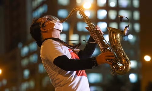 Nghe si saxophone Tran Manh Tuan bi dot quy-Hinh-2