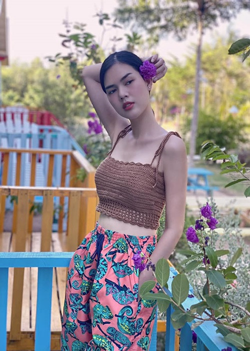 Khi quyết định xuống tóc, Ngọc Trinh cho biết, cô muốn thử phá bỏ hình tướng hiện tại của mình - thứ mà cả đời cô luôn nâng niu chấp ngã.