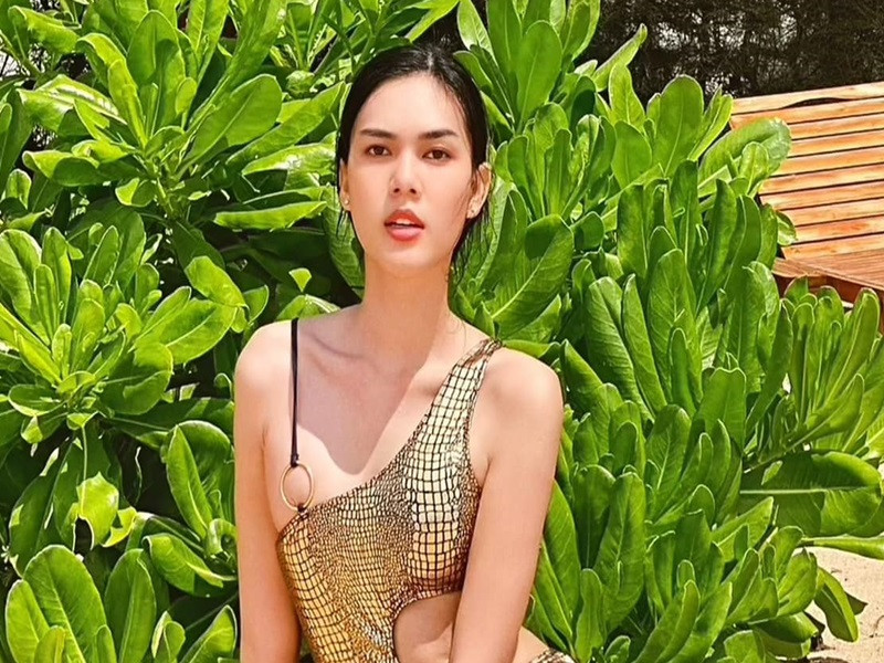 Nữ người mẫu gốc Cần Thơ tự tin diện áo áo tắm phô diễn đường cong hình thể.