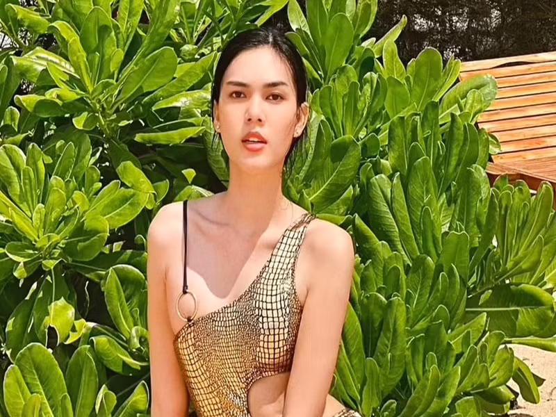 Nữ người mẫu gốc Cần Thơ tự tin diện áo áo tắm phô diễn đường cong hình thể.