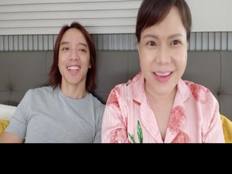 Việt Hương cùng ông xã còn dùng tiền kỷ niệm 15 năm ngày cưới để làm từ thiện.