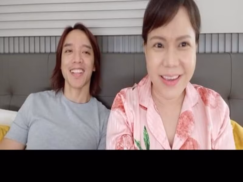 Việt Hương cùng ông xã còn dùng tiền kỷ niệm 15 năm ngày cưới để làm từ thiện.