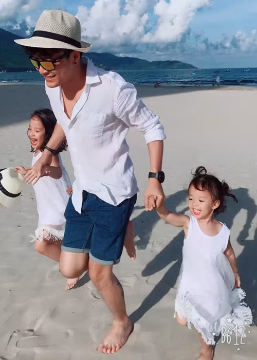 Ít ai biết, năm 2011, vợ chồng Hồng Đăng làm ăn thua lỗ nên gặp rất nhiều khó khăn về tài chính. Mãi đến năm 2016, nam diễn viên và vợ mới vực lại được kinh tế gia đình.