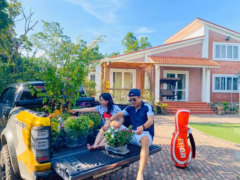 Nam diễn viên còn có ngôi nhà vườn diện tích lên tới 1.300 m2, tọa lạc ở Đại Lải, Vĩnh Phúc - chỉ cách thủ đô Hà Nội khoảng 47km.