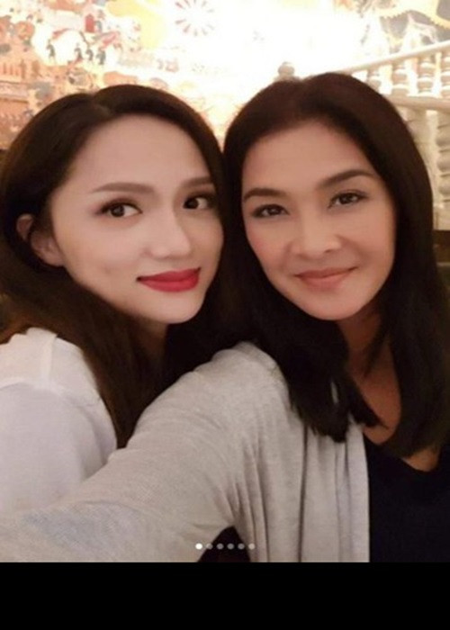 Trong tháng 1/2021, Hương Giang Idol bị tố vô ơn gây xôn xao dư luận. Cụ thể, theo người quản lý cũ, nữ ca sĩ chuyển giới cướp mối quan hệ với siêu mẫu Thái Lan Lukkade. Quản lý hiện tại của Hương Giang nhanh chóng lên tiếng. Người này cho rằng quản lý cũ từng chơi xấu Hương Giang trong việc mua bản quyền Đại sứ hoàn mỹ về Việt Nam tổ chức song nữ ca sĩ vẫn bỏ qua. Trong khi đó, Hương Giang không có bất kì chia sẻ nào.