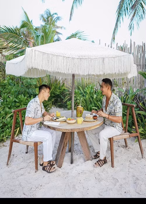 4 năm qua, Hồ Vĩnh Khoa và Rhonee có không ít chuyến du lịch, những bộ ảnh chụp chung lãng mạn.