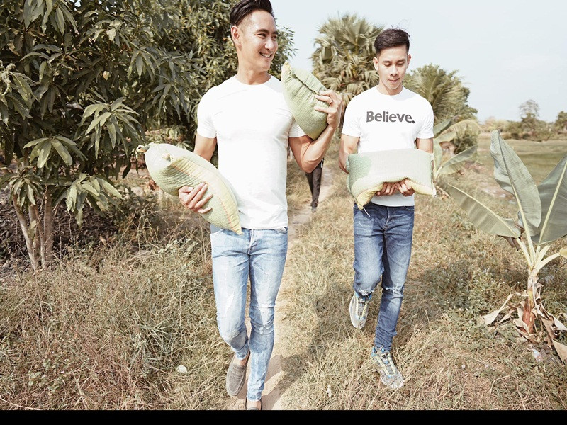 Hồ Vĩnh Khoa - Rhonee Rojas hiện tại là cặp đôi kết hôn đồng giới của Vbiz được nhiều người quan tâm.