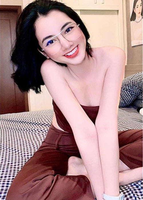 Sau khi lọt top 15 Hoa hậu Việt Nam 2020, Cẩm Đan đắt show làm người mẫu ảnh.