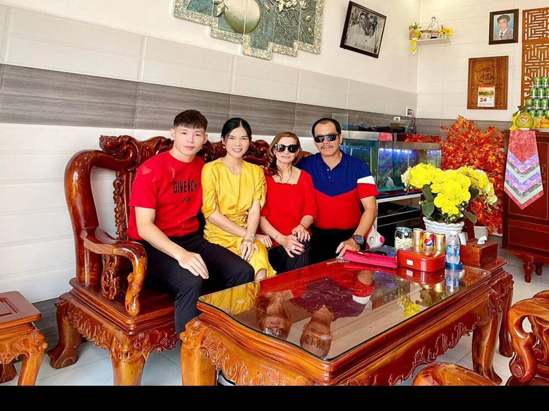 Ngọc Trinh dường như được lòng gia đình bạn trai. Trong dịp Tết Nguyên đán 2021, cô đến nhà bạn trai để chúc Tết.