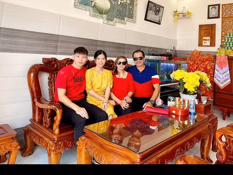 Ngọc Trinh dường như được lòng gia đình bạn trai. Trong dịp Tết Nguyên đán 2021, cô đến nhà bạn trai để chúc Tết.