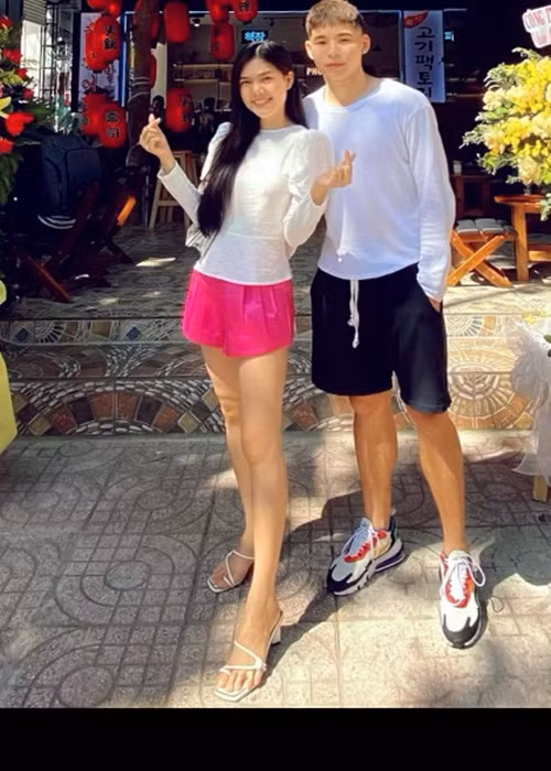 Bạn trai của Ngọc Trinh chối bỏ việc bắt cá hai tay và xin lỗi. Ngọc Trinh định tha thứ khi người yêu đến thăm và xin lỗi chân thành. Tuy nhiên, khi cô đi thiền viện, Liễu Quang Vinh công khai có tình mới. Ngọc Trinh cho hay, cô bị sang chấn tâm lý và nôn ra máu.