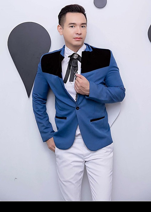 Trong cuộc phỏng vấn với Vietnamnet năm 2018, Việt Quang tiết lộ, anh từng yêu một cô gái người Nhật hồi năm 2004, mối tình kéo dài 8 năm và có con chung. Sau khi phá sản, Việt Quang cắt đứt mọi mối liên hệ rồi bỏ đi nước ngoài.