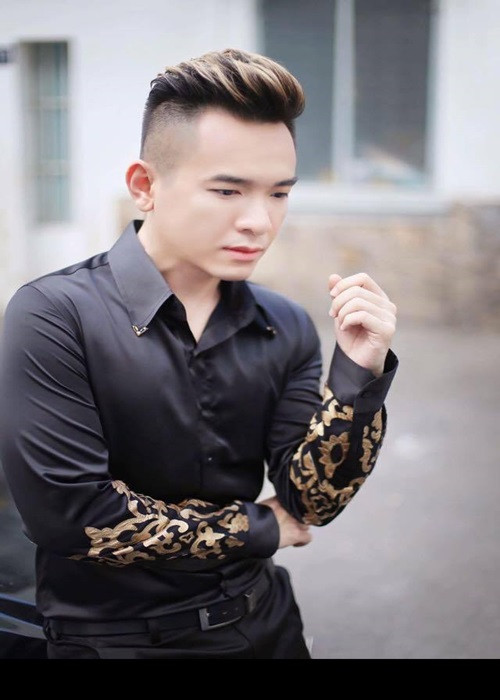 Sau biến cố phá sản, mất giọng, Việt Quang sang Canada định cư. Khi lấy lại được giọng hát, anh quay trở về Việt Nam năm 2013 để tiếp tục theo đuổi con đường âm nhạc. Tuy nhiên, tên tuổi không còn hot như xưa.