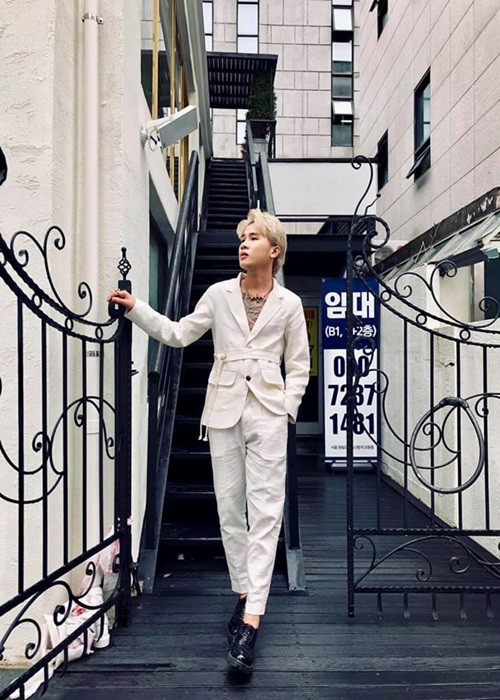 Giữa ồn ào bị tố chảnh chọe, hủy show, Jack có động thái khuyên nhủ fan: "Tôi biết mọi người buồn, lo, hoang mang, cáu gắt khi nghe những điều tệ. Đừng quan tâm có phải tốt hơn không”.