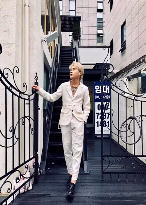 Giữa ồn ào bị tố chảnh chọe, hủy show, Jack có động thái khuyên nhủ fan: "Tôi biết mọi người buồn, lo, hoang mang, cáu gắt khi nghe những điều tệ. Đừng quan tâm có phải tốt hơn không”.