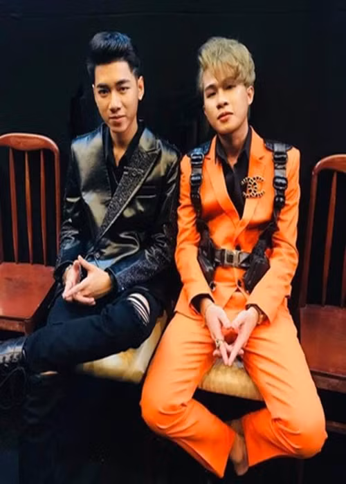 Tháng 8/2019, Jack cùng K-ICM bị tố hạch sách, chảnh chọe và tỏ thái độ không muốn cùng tham gia game show Giọng ải giọng ai với Quân A.P, thậm chí bùng show sát ngày quay. Phía ban tổ chức chương trình và đại diện của Quân A.P đều xác nhận câu chuyện là có thật. Ảnh: Zing