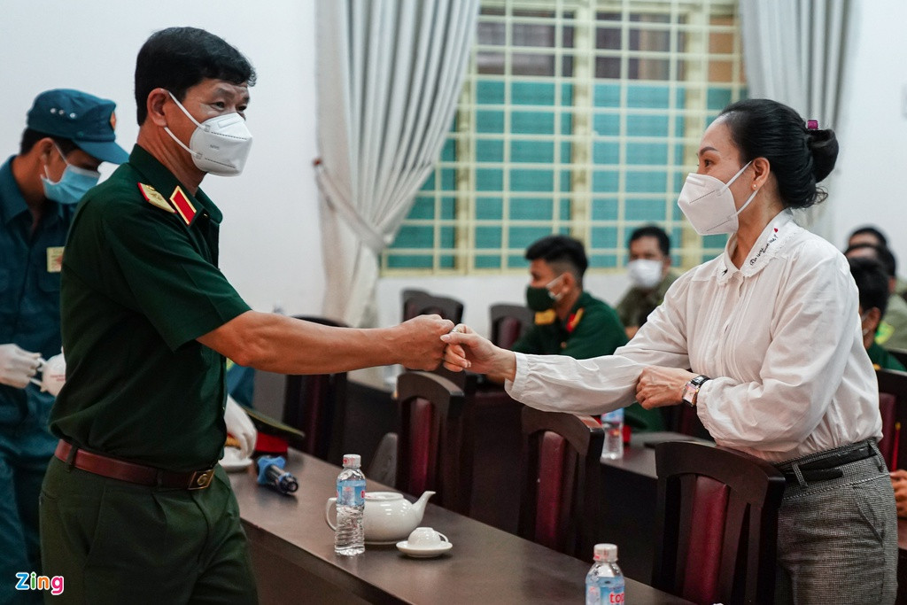 Tham dự buổi lễ có thiếu tướng Lê Ngọc Hải (Phó tư lệnh của Bộ tư lệnh TP.HCM), đại tá Ngô Đình Sỹ (Lữ đoàn trưởng Lữ đoàn PK77) và lãnh đạo UBND, Ban Chỉ huy quân sự quận Gò Vấp.