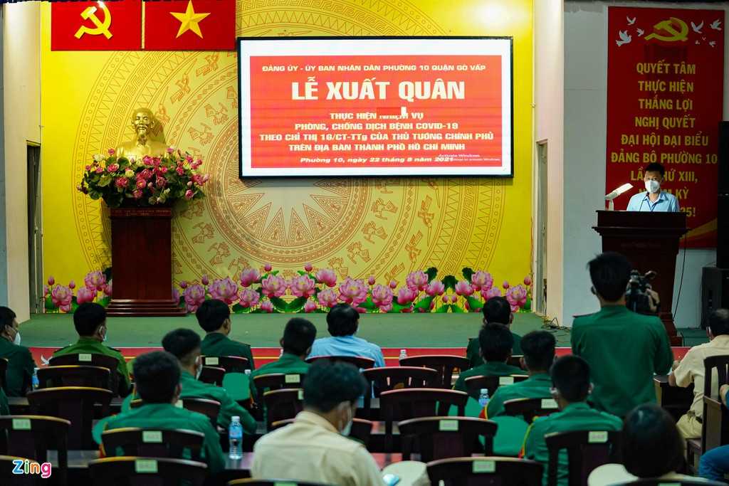 Tối 22/8, Bộ Tư lệnh TP.HCM phối hợp cùng Ban Chỉ huy quân sự quận Gò Vấp và Đảng ủy, UBND phường 10 tổ chức lễ xuất quân thực hiện nhiệm vụ phòng chống dịch Covid-19.