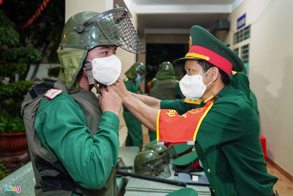 Theo Bộ Tư lệnh TP.HCM, trong ngày 22/8, 2.890 cán bộ, chiến sĩ của Quân khu 7 đã được điều động tăng cường đến 310 phường, xã, thị trấn ở TP.HCM.