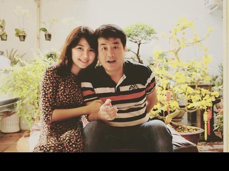 Ngô Quỳnh Anh khá kín tiếng trên mạng xã hội lẫn truyền thông. Năm 2018, trong cuộc phỏng vấn với Vietnamnet, nữ ca sĩ cho biết, cô không thường sử dụng mạng xã hội còn fanpage được một số fan thành lập và duy trì hoạt động.