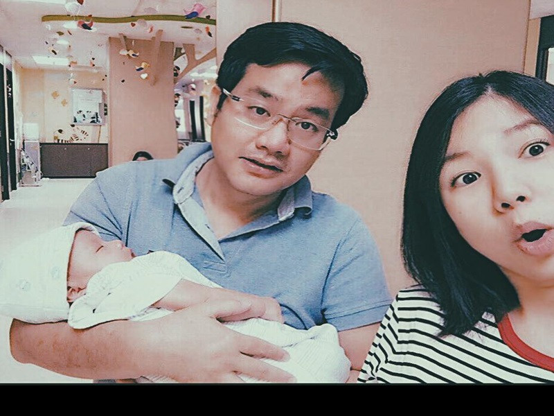 Fanpage của Ngô Quỳnh Anh thi thoảng đăng tải hình ảnh của nữ ca sĩ ở đời thường.