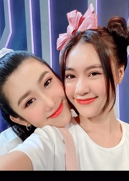 Thường bị chê là nhạt khi tham gia gameshow, Thúy Ngân vấp phải những ý kiến trái chiều khi có tên trong dàn sao Running Man Vietnam. Về phần mình, Thúy Ngân cho biết: "Vinh dự và tự hào khi trở thành thành viên của biệt đội Running Man Vietnam. Thúy Ngân sẽ chơi với 100% năng lượng và sức lực của mình".