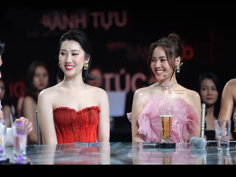 Ở mùa 1, Lan Ngọc là thành viên nữ duy nhất nên được các đồng đội ưu ái. Ở mùa 2, ngoài Lan Ngọc, còn có Thúy Ngân là thành viên nữ. Ảnh: PLO