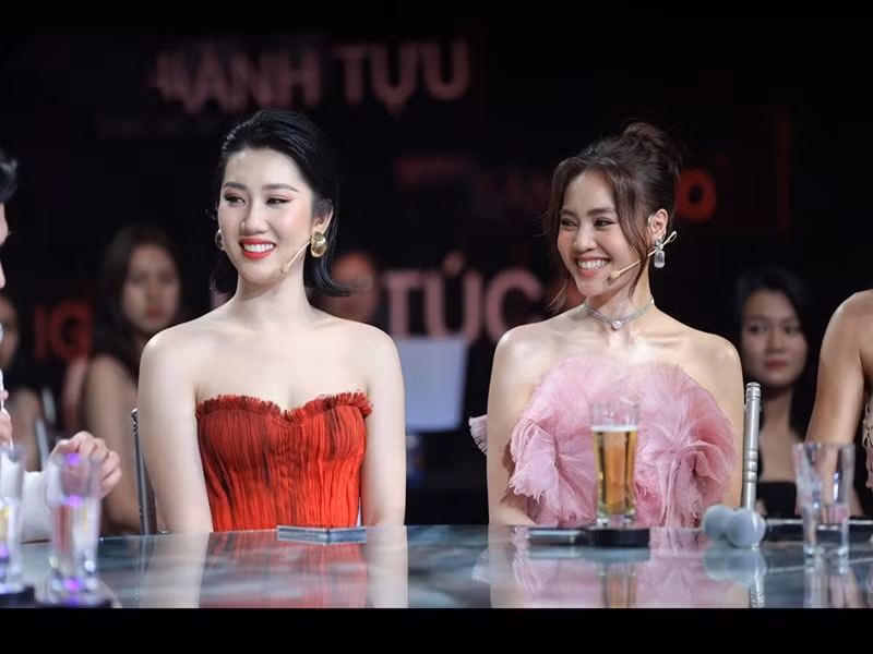 Ở mùa 1, Lan Ngọc là thành viên nữ duy nhất nên được các đồng đội ưu ái. Ở mùa 2, ngoài Lan Ngọc, còn có Thúy Ngân là thành viên nữ. Ảnh: PLO