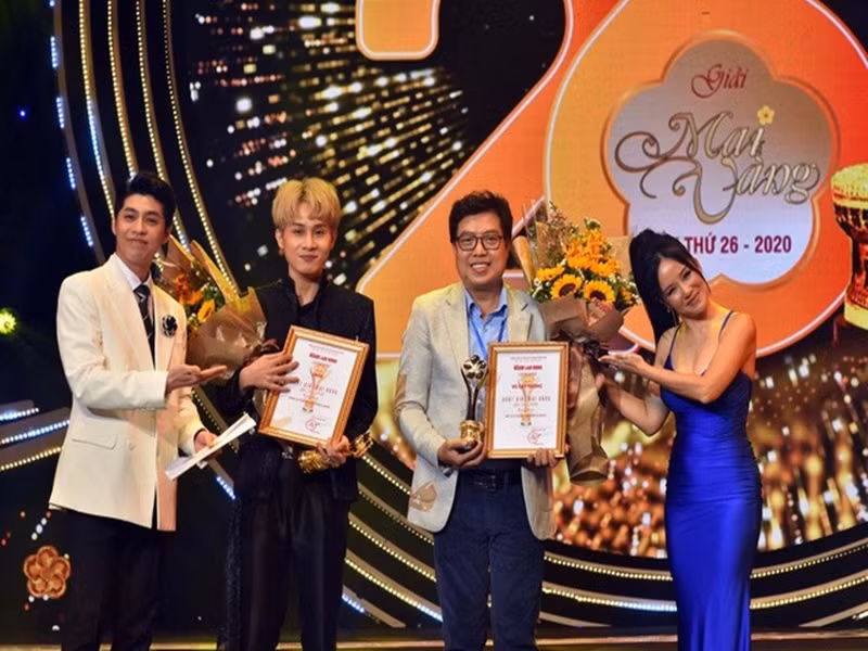 Năm 2020, Jack đoạt các giải: Best Southeast Asia Act (Nghệ sĩ Đông Nam Á xuất sắc nhất) tại MTV EMAs, Nam nghệ sĩ được yêu thích nhất và Ca khúc Dance/Electronic được yêu thích nhất tại Zing Music Awards, Nam ca sĩ được yêu thích nhất tại Mai Vàng, Best Music Video (Video âm nhạc hay nhất) tại Truyền hình châu Á (ATA lần thứ 25), Nam ca sĩ được yêu thích nhất tại Làn sóng xanh. Ảnh: Lao động