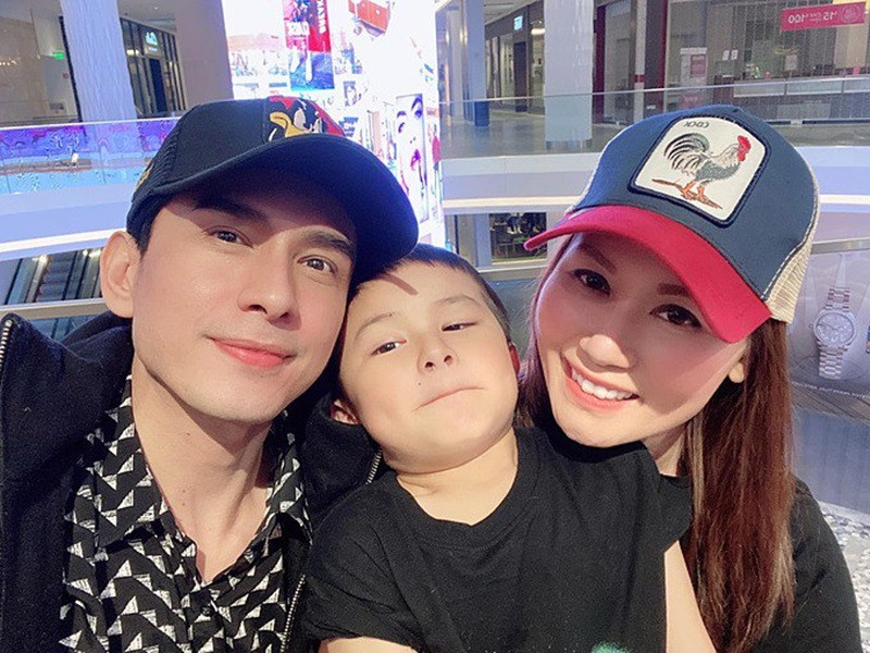 Ứng xử văn minh hậu ly hôn, Đan Trường và Thủy Tiên nhận được không ít lời khen ngợi từ phía khán giả. Hiện tại, nam ca sĩ hoạt động nghệ thuật ở Mỹ và dành thời gian cho con trai.