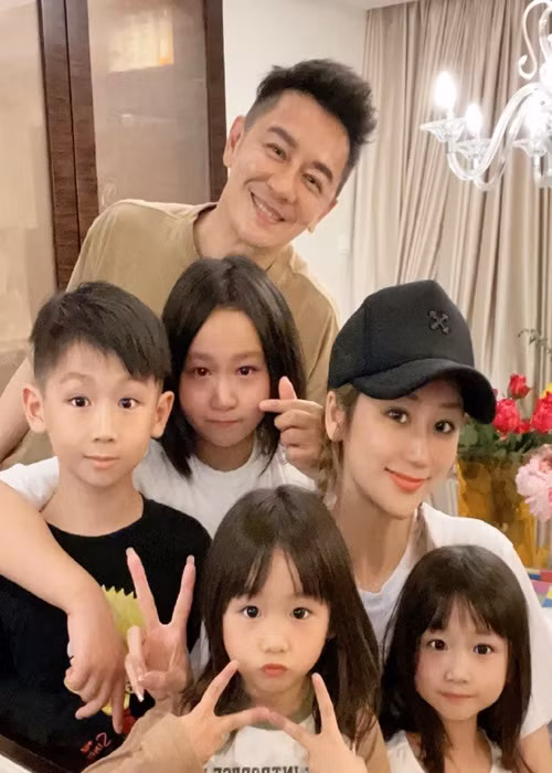 Trần Hạo Dân dao kéo để cải thiện ngoại hình, tìm kiếm cơ hội xuất hiện trên màn ảnh.