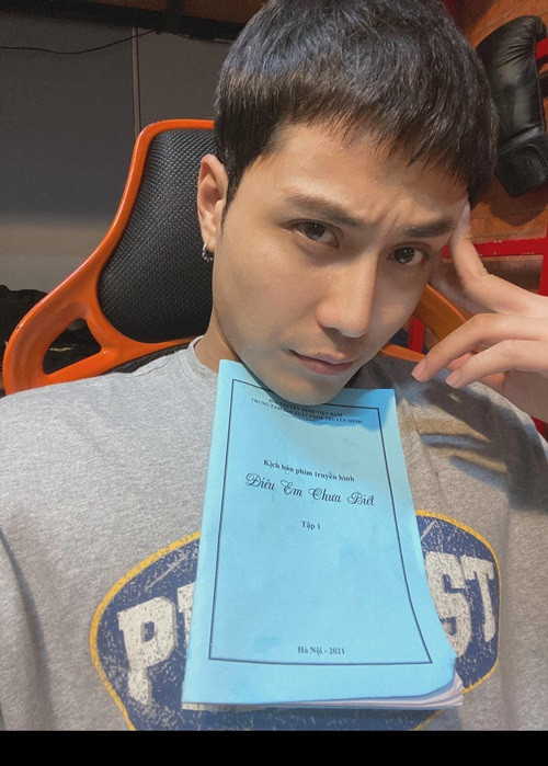 Thanh Sơn đoạt không ít giải thưởng ở lĩnh vực sân khấu như huy chương bạc tại Liên hoan sân khấu “Hình tượng người chiến sĩ CAND” trong vở diễn “Ai là thủ phạm” năm 2015, huy chương vàng tại Liên hoan sân khấu Thủ đô 2016 với vai chính trong vở kịch “Lời nói dối cuối cùng” và huy chương vàng tại Liên hoan sân khấu Kịch toàn quốc 2018 với vai diễn trong vở diễn “Hoa cúc xanh trên đầm lầy”.