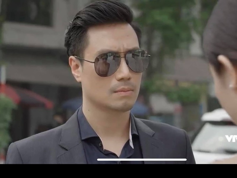 Cùng với Mạnh Trường, Việt Anh cũng lọt top 5 đề cử Diễn viên nam ấn tượng tại VTV Awards 2021. Vừa qua, anh chiếm được cảm tình của nhiều khán giả với vai diễn Hoàng trong “Hướng dương ngược nắng”.