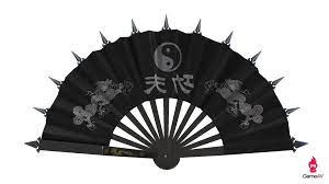 Cũng nhờ vậy mà khi ra đòn, người sử dụng thiết phiến sẽ gây cho đối thủ nhiều bất ngờ với những lưỡi dao sắc nhọn sẵn sàng lấy mạng đối phương.