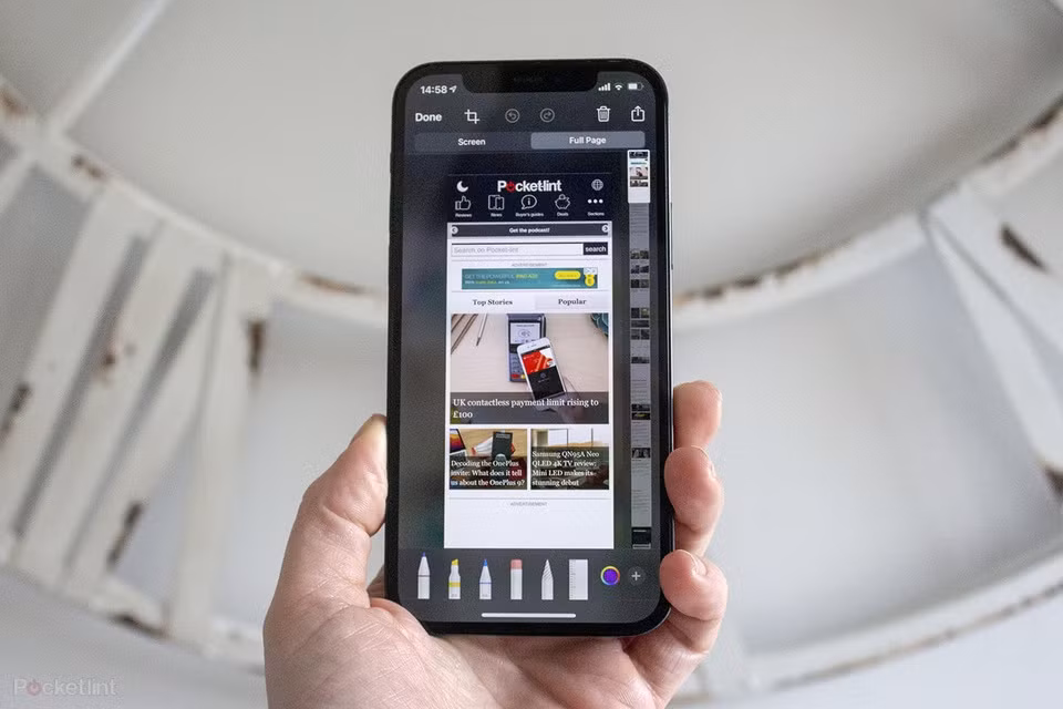 Chụp toàn bộ trang web. Sau khi cập nhật iPhone lên iOS 14, người dùng có thêm công cụ để chụp toàn bộ trang web thay vì chỉ một phần đang hiển thị trên màn hình. Trước tiên, hãy thực hiện thao tác chụp ảnh màn hình như bình thường, kế tiếp nhấn vào ảnh xem trước và chuyển sang tùy chọn Toàn trang. Tính năng này chỉ khả dụng khi duyệt web trên Safari. Ảnh: Pocket-lint.