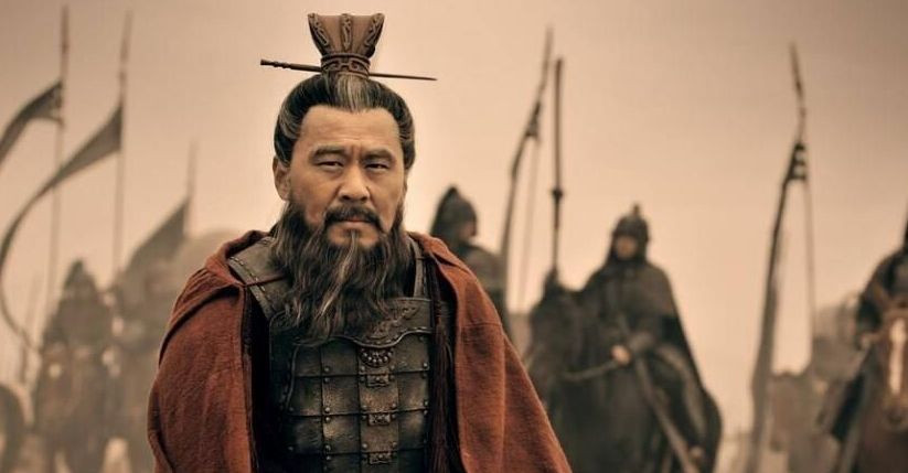 Năm 205, nhận lệnh Tào Tháo, dũng tướng Trương Liêu xuất binh chiếm quận Giang Hạ ở Kinh Châu và giành được thắng lợi nhất định. Nhờ vào đó, thế lực Tào Tháo được xem đã đặt nền móng ở Kinh Châu. Tới khi Lưu Biểu - nhân vật làm chủ vùng đất Kinh Châu qua đời, con Lưu Biểu vội hàng Tào rồi đem quân bỏ về Đông Ngô, họ Tào kia đã ung dung chiếm được Kinh Châu mà không tốn một chút binh lực nào.