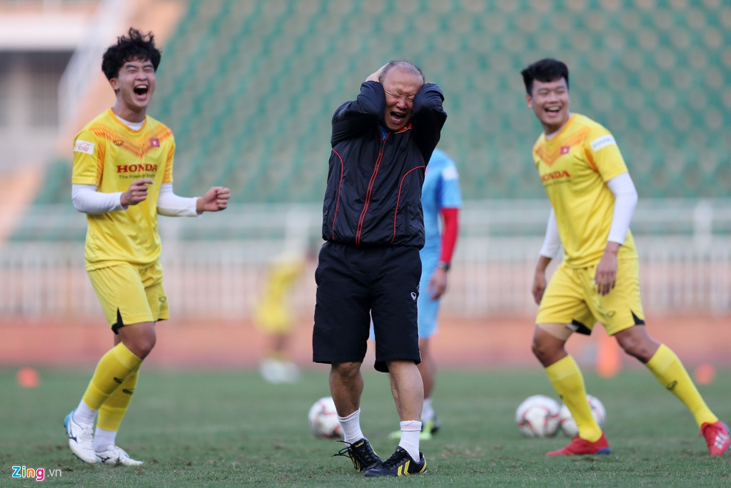 Bi hoc tro sau kim, thay Park lam hanh dong khien ca doi cuoi bo