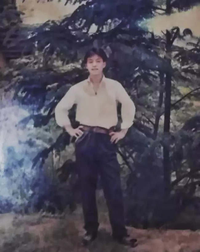 Nguoi dan ong song trong tu the gap doi nguoi suot 28 nam vi can benh la-Hinh-2