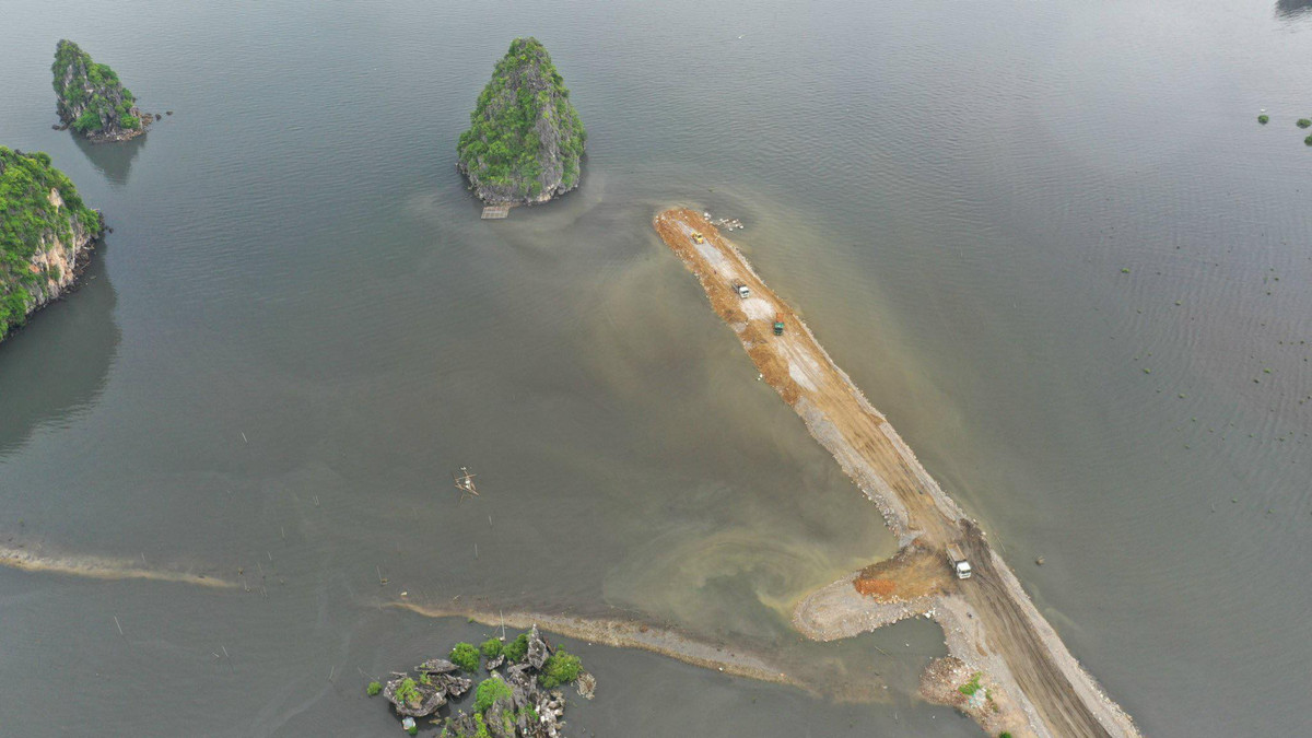 Dừng thi công dự án quây núi vùng đệm vịnh Hạ Long làm “hòn non bộ“ Dung thi cong du an quay nui vung dem vinh Ha Long lam “hon non bo“