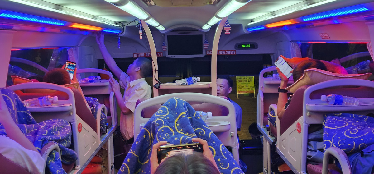 Cấm cải tạo xe khách ngồi thành xe giường nằm 2 tầng Cam cai tao xe khach ngoi thanh xe giuong nam 2 tang